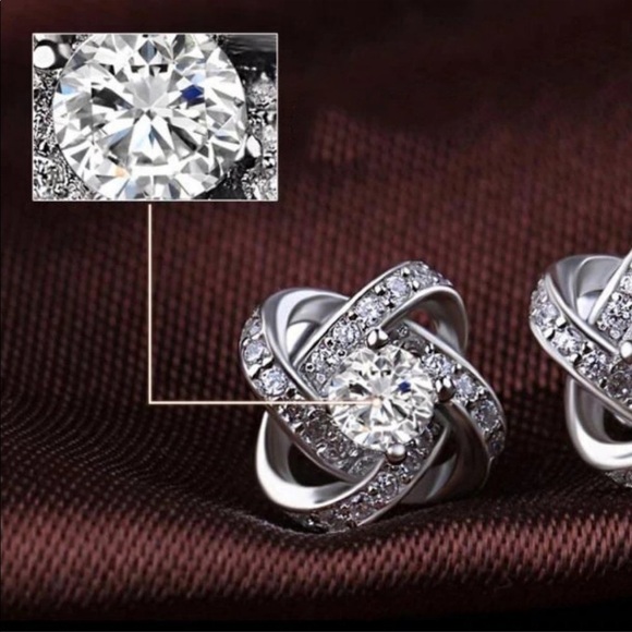 NEW 925 Sterling Silver Diamond Stud Earrings - Picture 5 of 11